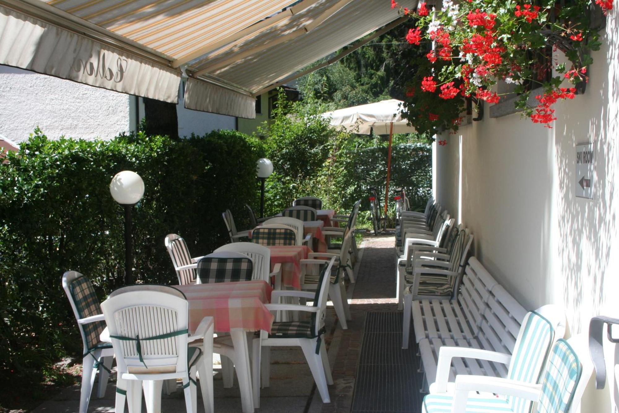 Hotel Collini Pinzolo Buitenkant foto