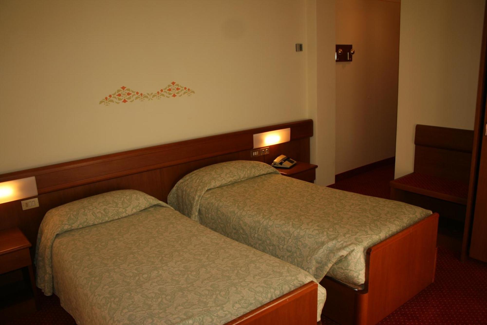Hotel Collini Pinzolo Buitenkant foto