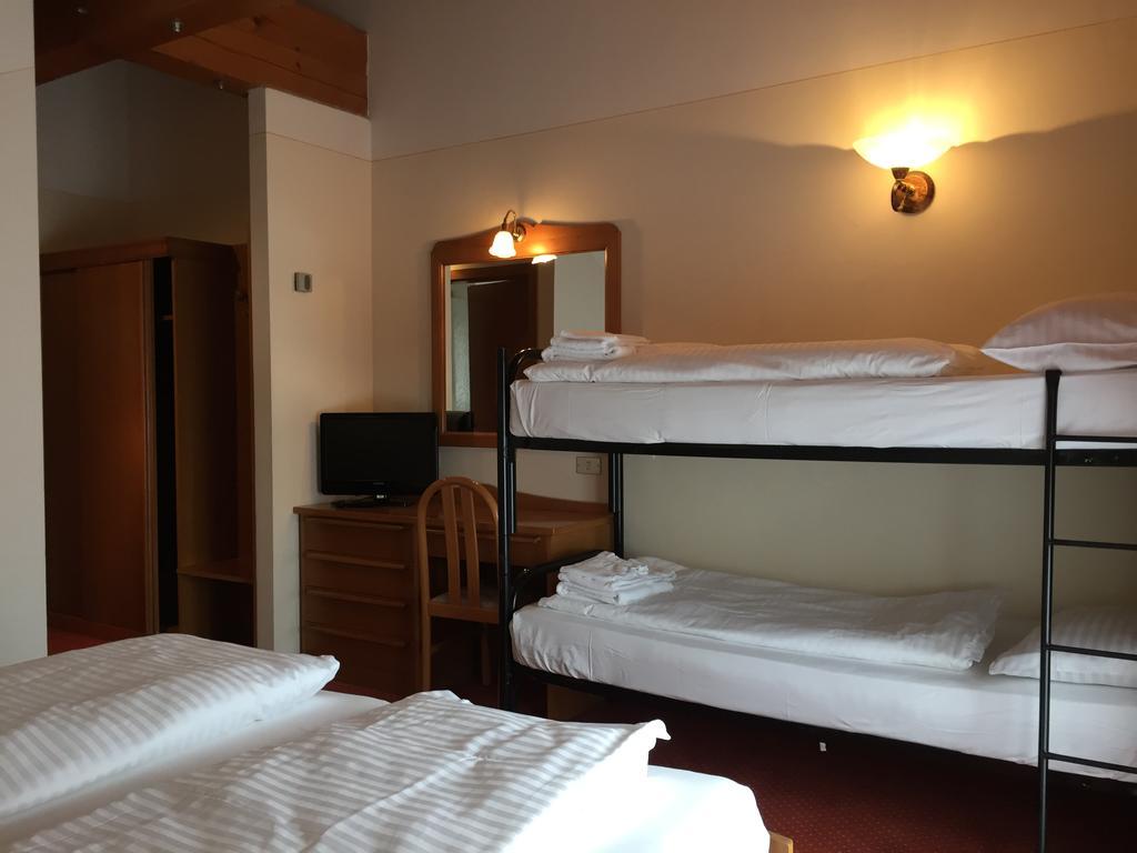 Hotel Collini Pinzolo Kamer foto