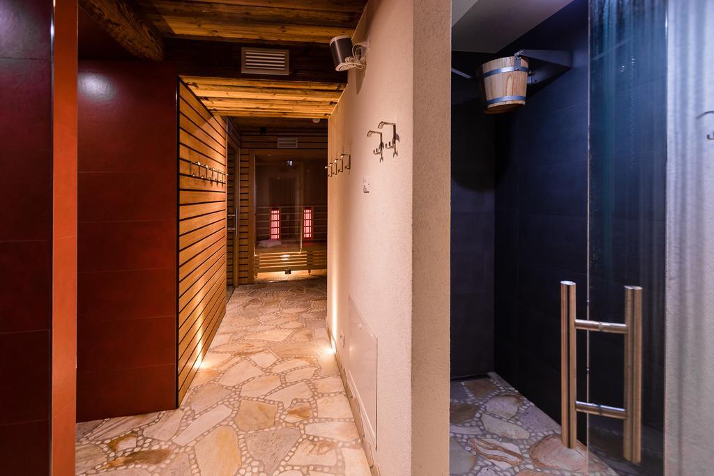 Hotel Collini Pinzolo Buitenkant foto