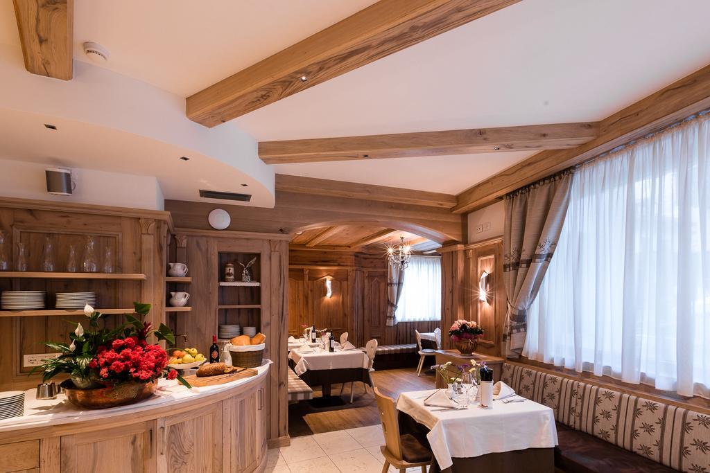 Hotel Collini Pinzolo Buitenkant foto