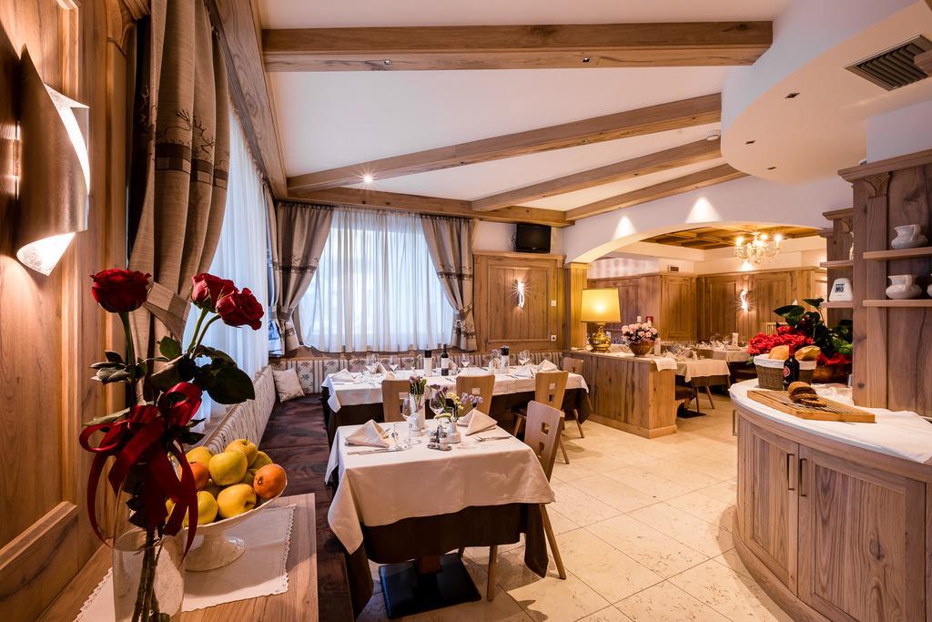 Hotel Collini Pinzolo Buitenkant foto