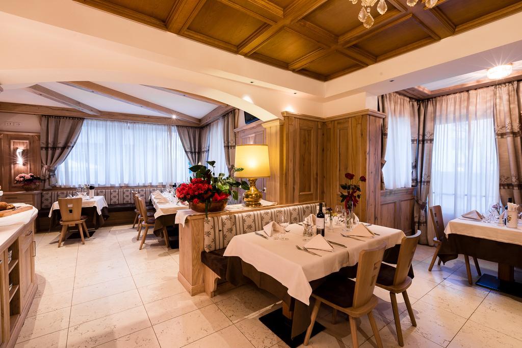 Hotel Collini Pinzolo Buitenkant foto